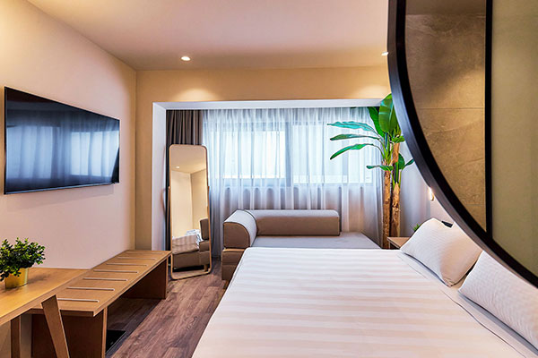 Enorme Epavli Boutique